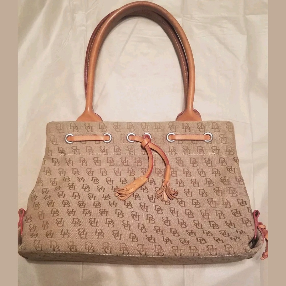 Womens Dooney and Bourke purse